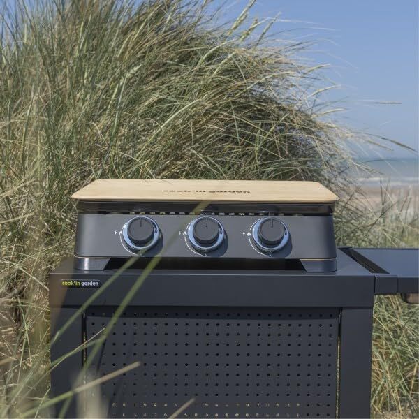 Cook'in garden - Plancha à Poser DUNE 70 à Gaz 6kW - Plaque Fonte Émaillée - 3 Brûleurs Inox - Bac Récupérateur + Capot - Idéal 12 Personnes - Garantie 2 Ans