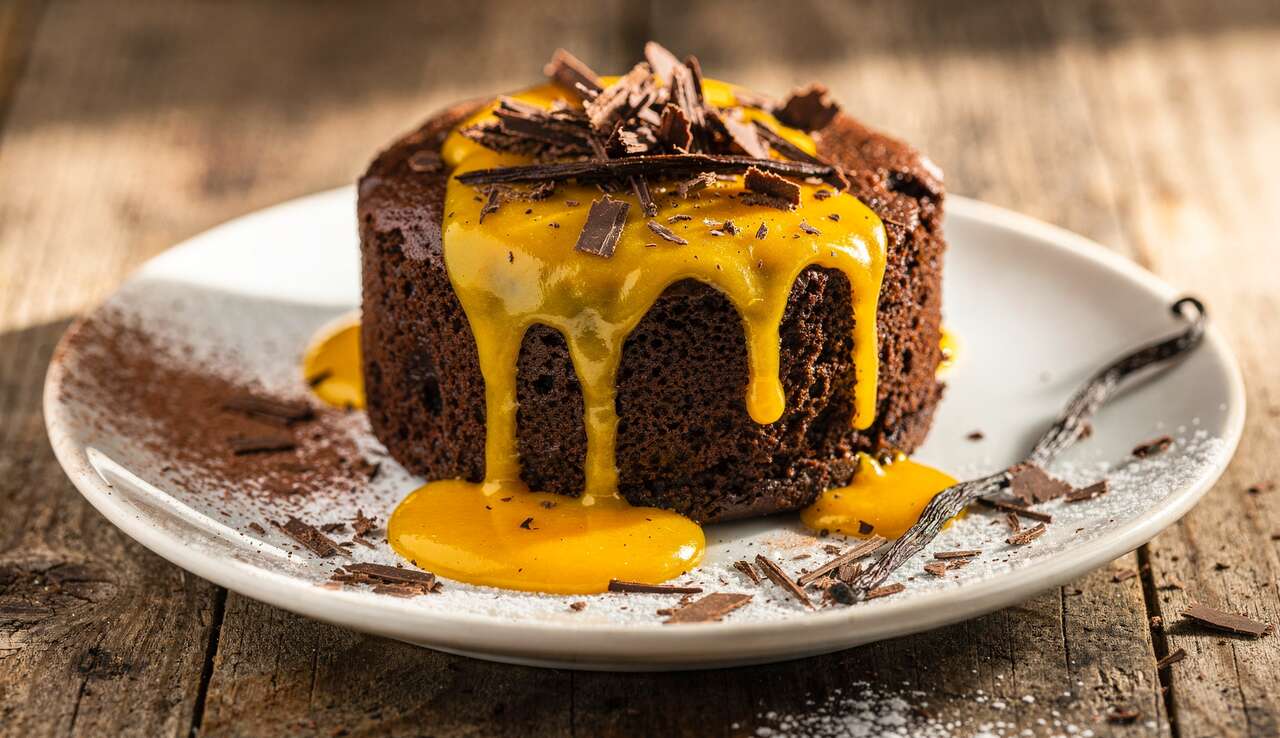 Cake au Chocolat et Coulis de Mangue : recette Gourmande