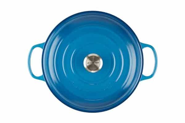 Découvrez notre test détaillé de la cocotte signature Le Creuset bleu de Marseille : qualité, performance et design pour votre cuisine.