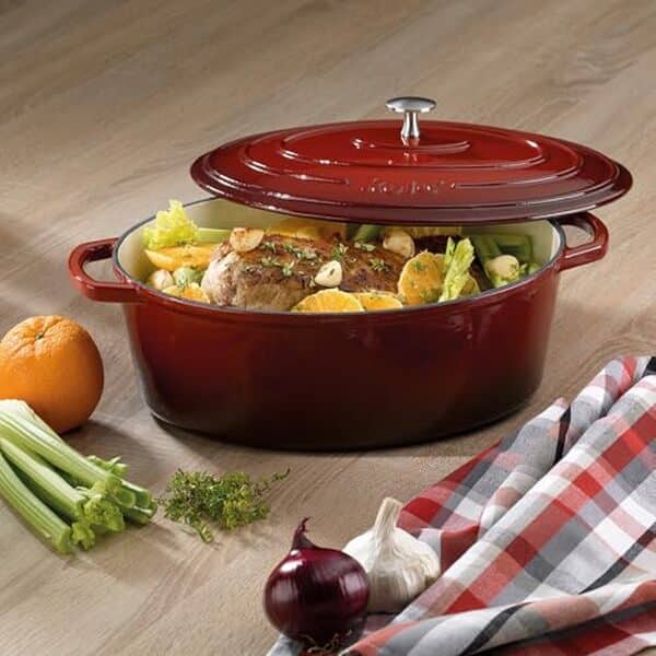 Découvrez notre test détaillé de la cocotte en fonte ovale Kela Calido 9, 3L : qualité, performance et rapport qualité-prix. Avis complet et recommandations. 