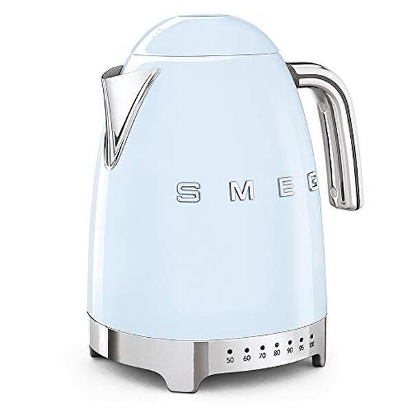 Découvrez notre test détaillé de la bouilloire Smeg KLF04PBEU : performances, design et température variable. Avis complet sur ce modèle 2400W. 