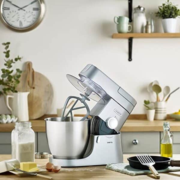 Découvrez notre test complet du robot pâtissier Kenwood KVL4110S Chef XL inox : performances, caractéristiques et avis pour bien choisir votre appareil.