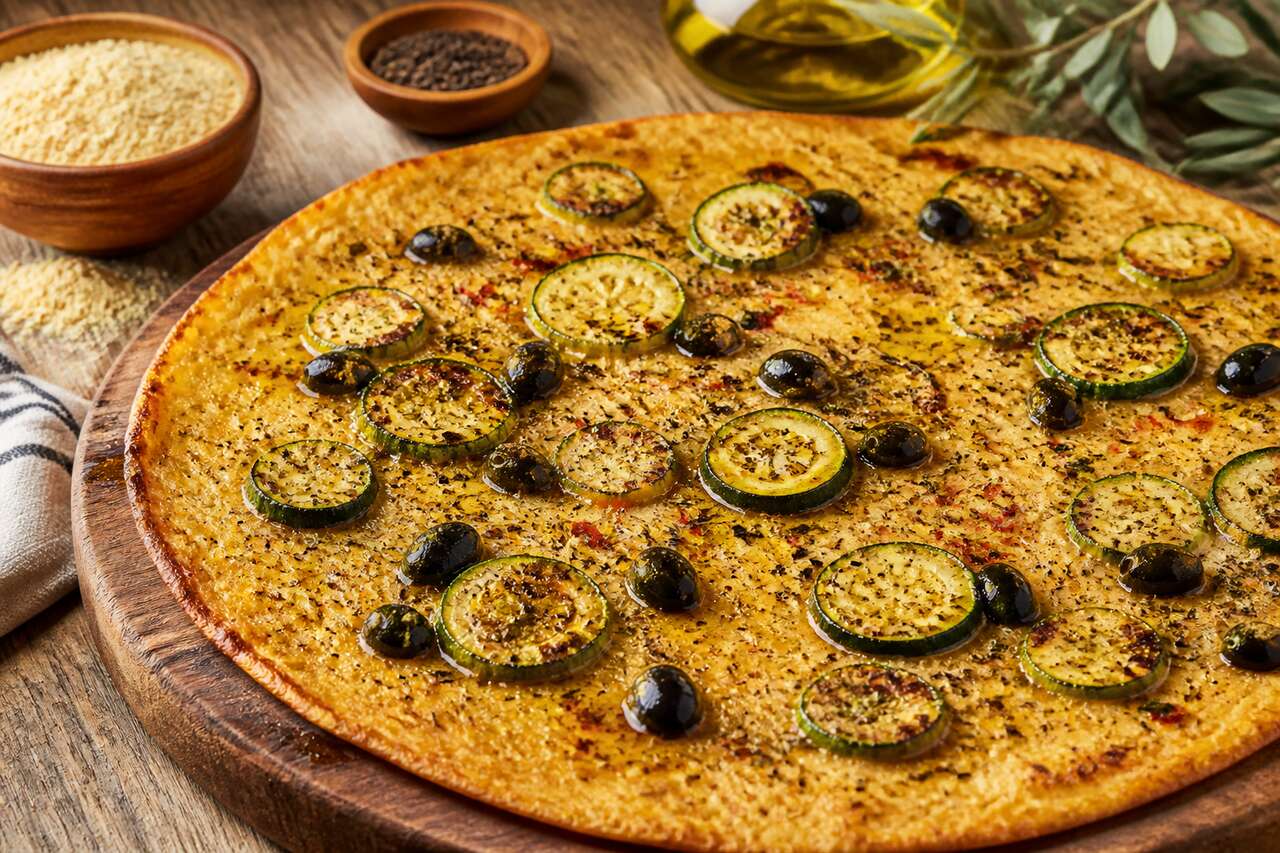 Galette géante de pois chiches, courgettes et olives façon Socca