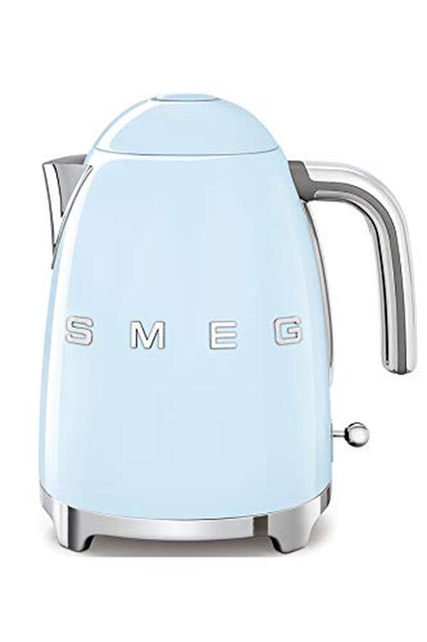 Découvrez notre test détaillé de la bouilloire électrique Smeg Klf03pbeu 2400W : design emblématique, puissance et performance pour votre cuisine. 