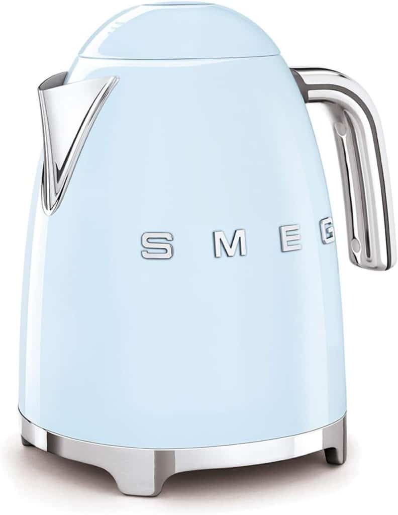 Test : bouilloire électrique Smeg Klf03pbeu 2400W, design et performance