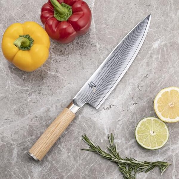 Découvrez notre test détaillé du couteau de chef KAI Shun Classic 20 cm : qualité, performance et durabilité de ce couteau de cuisine professionnel haut de gamme.