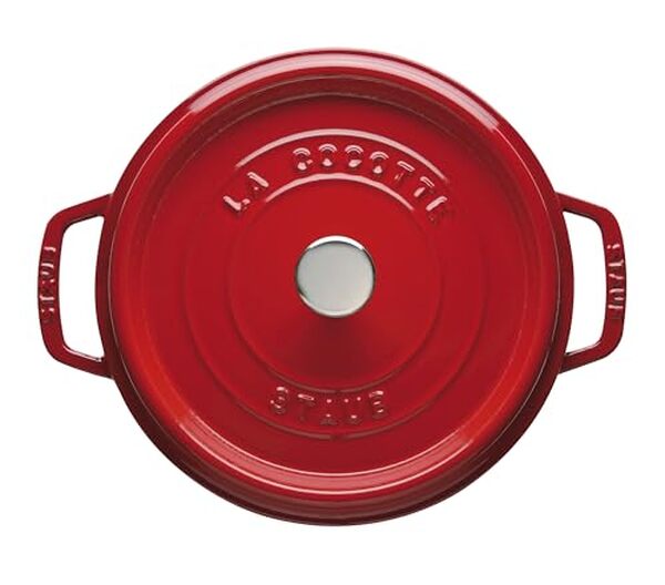 Découvrez notre test détaillé de la cocotte Staub ronde 24 cm : performance, qualité et avantages de cette fonte émaillée pour vos préparations culinaires.